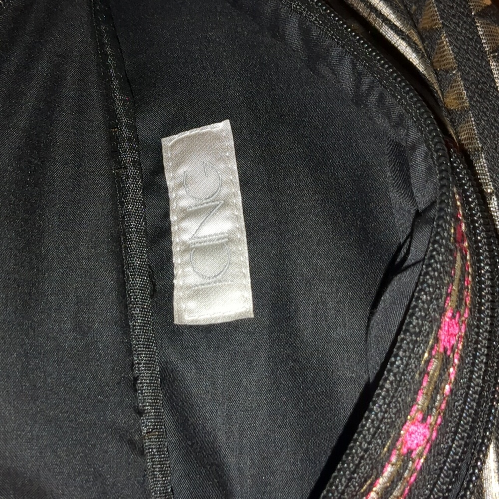 •Adjustable Metallic Thread Fanny Pack - Picture 9 of 12